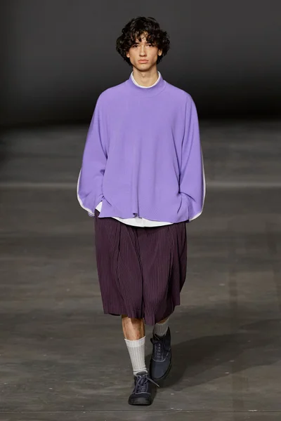Look 11